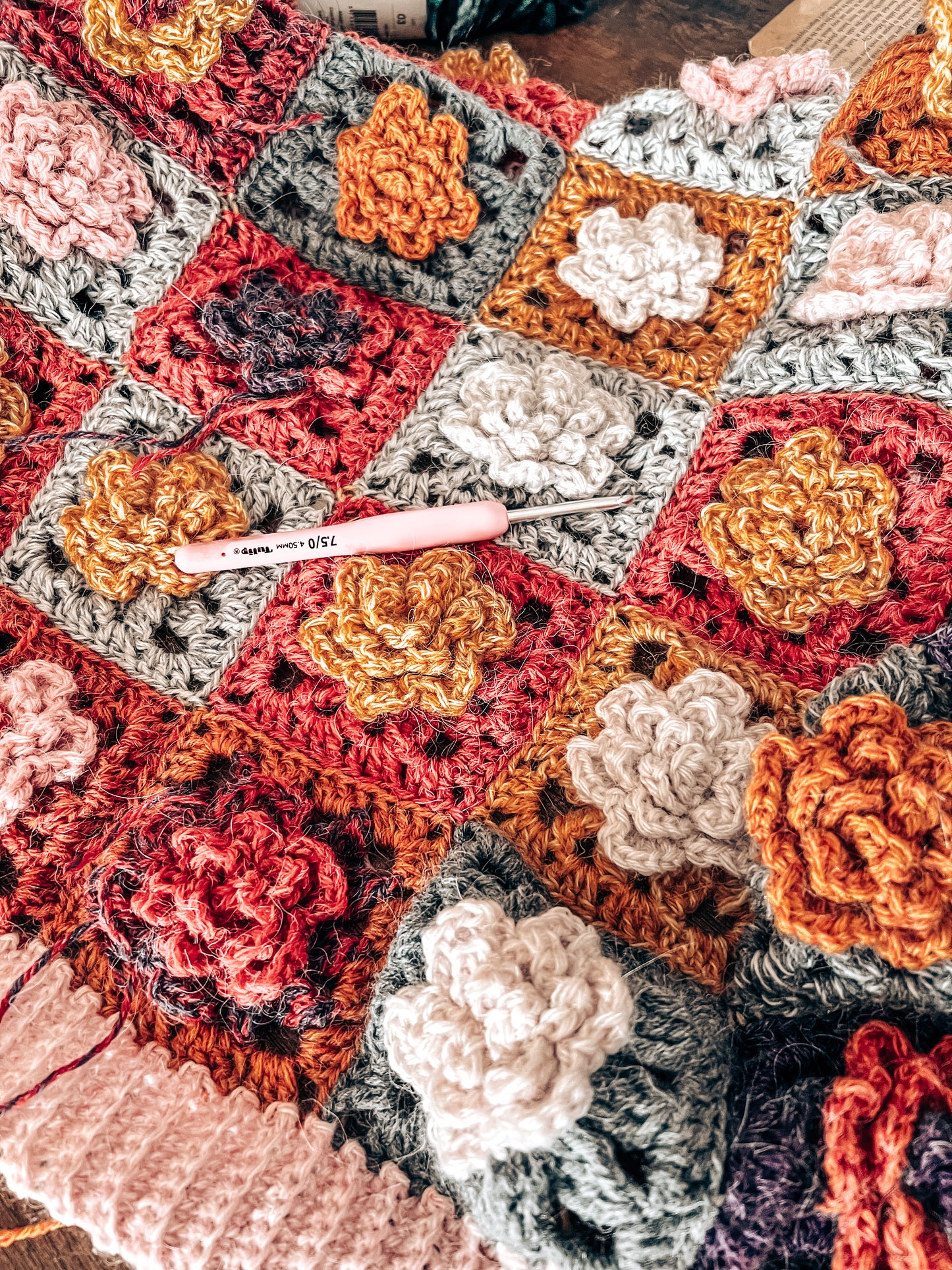 Rust & Roses Cardigan Crochet pattern (Exclusive CAL) Discord Subscription only