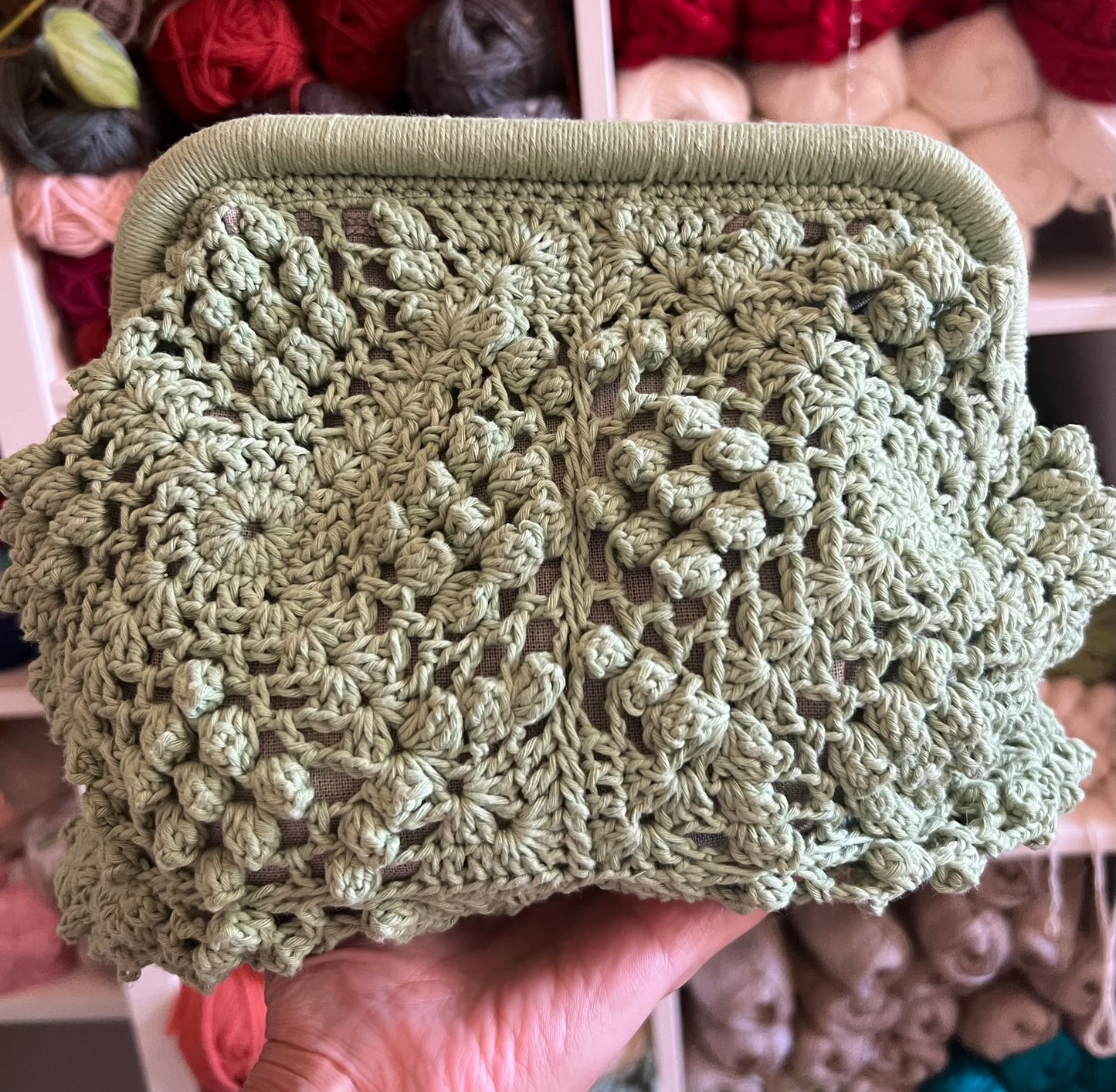 The Clutch Crochet pattern + Video tutorial