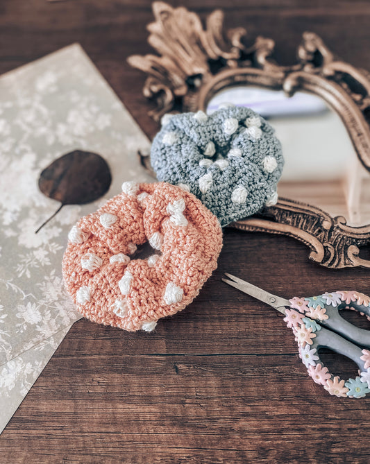 Hair scrunchies -Crochet pattern- Polka dots hair scrunchie by Zein Crochet Designs