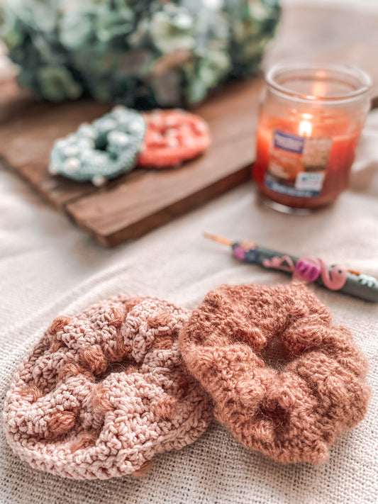 Hair scrunchies -Crochet pattern- Polka dots hair scrunchie by Zein Crochet Designs